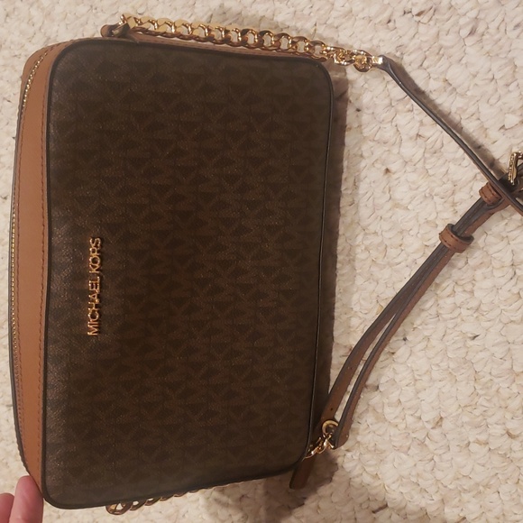MICHAEL KORS PURSE - Picture 2 of 5